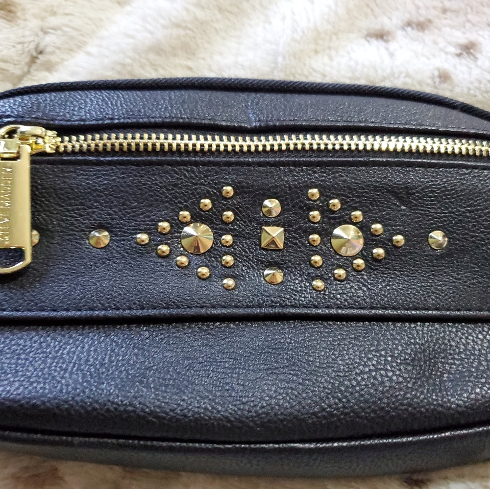 Womans wristlet